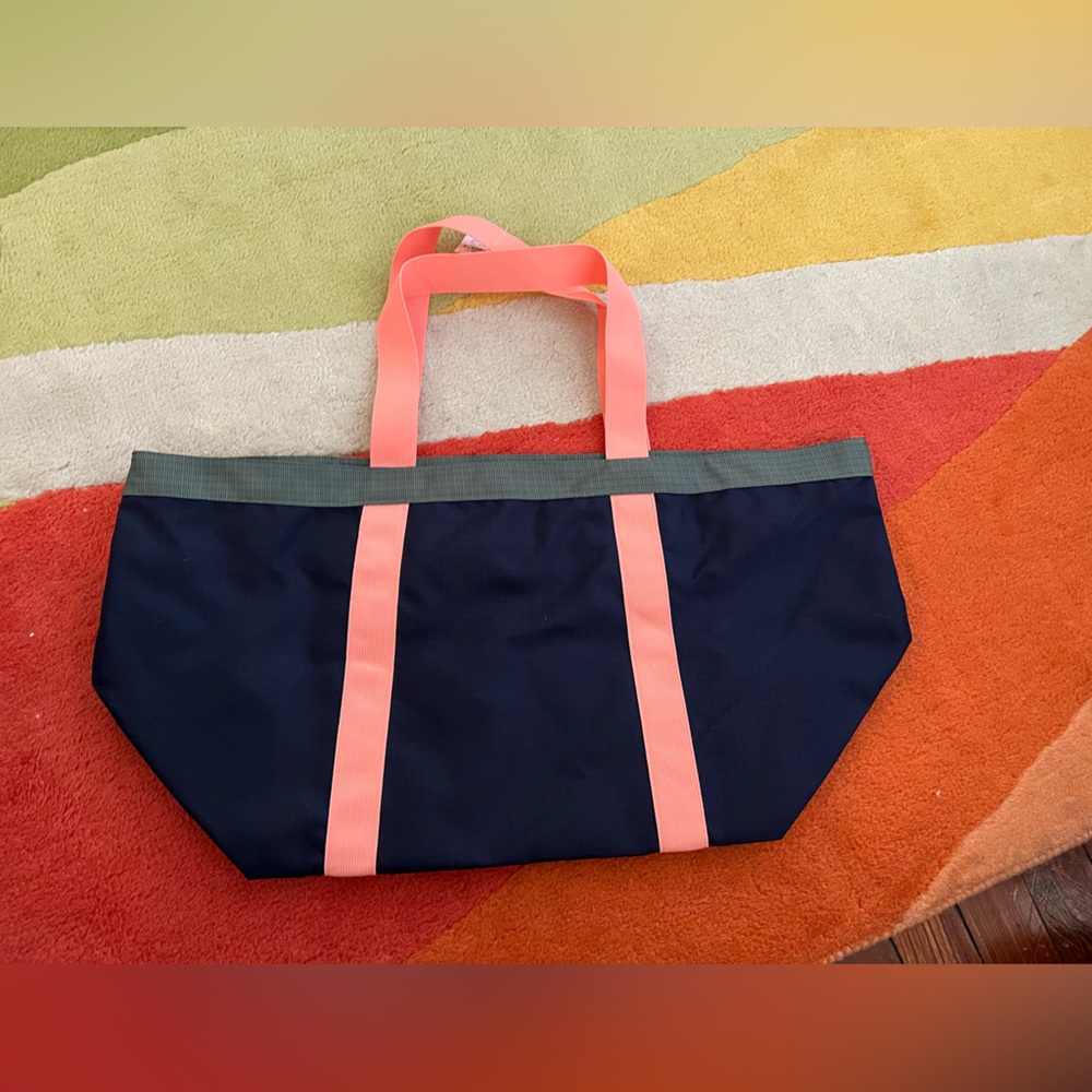 Victoria's Secret Pink Large Weekender Travel Beach Oversized Tote Bag New 2025 - Picture 2 of 3
